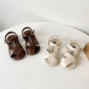 Летние новые сандалии для маленьких мальчиков и девочек, однотонные кожаные сабо для малышей, модная детская пляжная обувь, детская повседневная обувь 2
